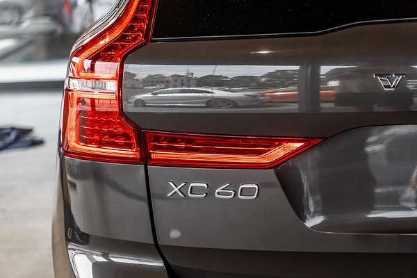 2022 Volvo XC60 Recharge Ultimate T8 Plug-In Hybrid