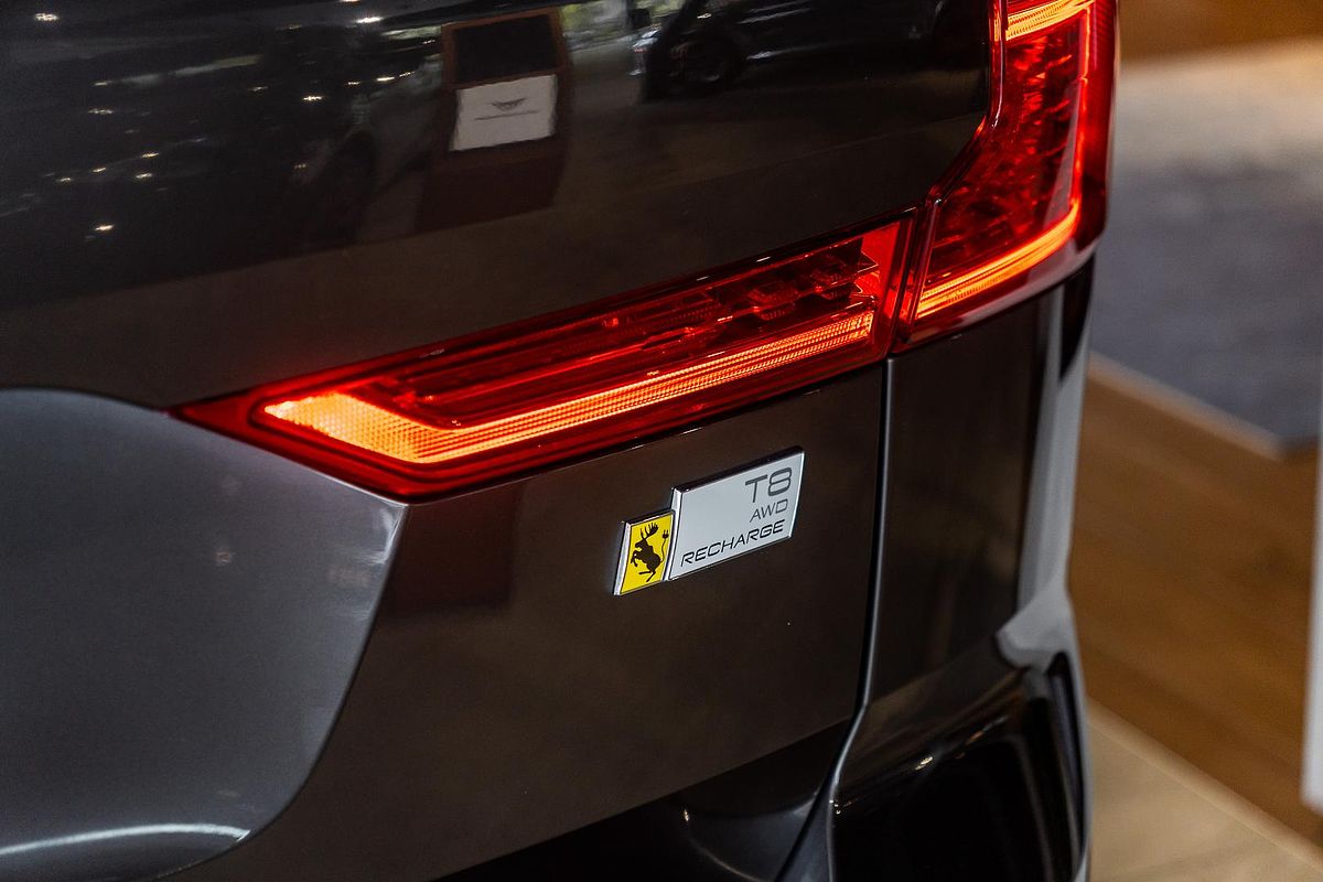 2022 Volvo XC60 Recharge Ultimate T8 Plug-In Hybrid