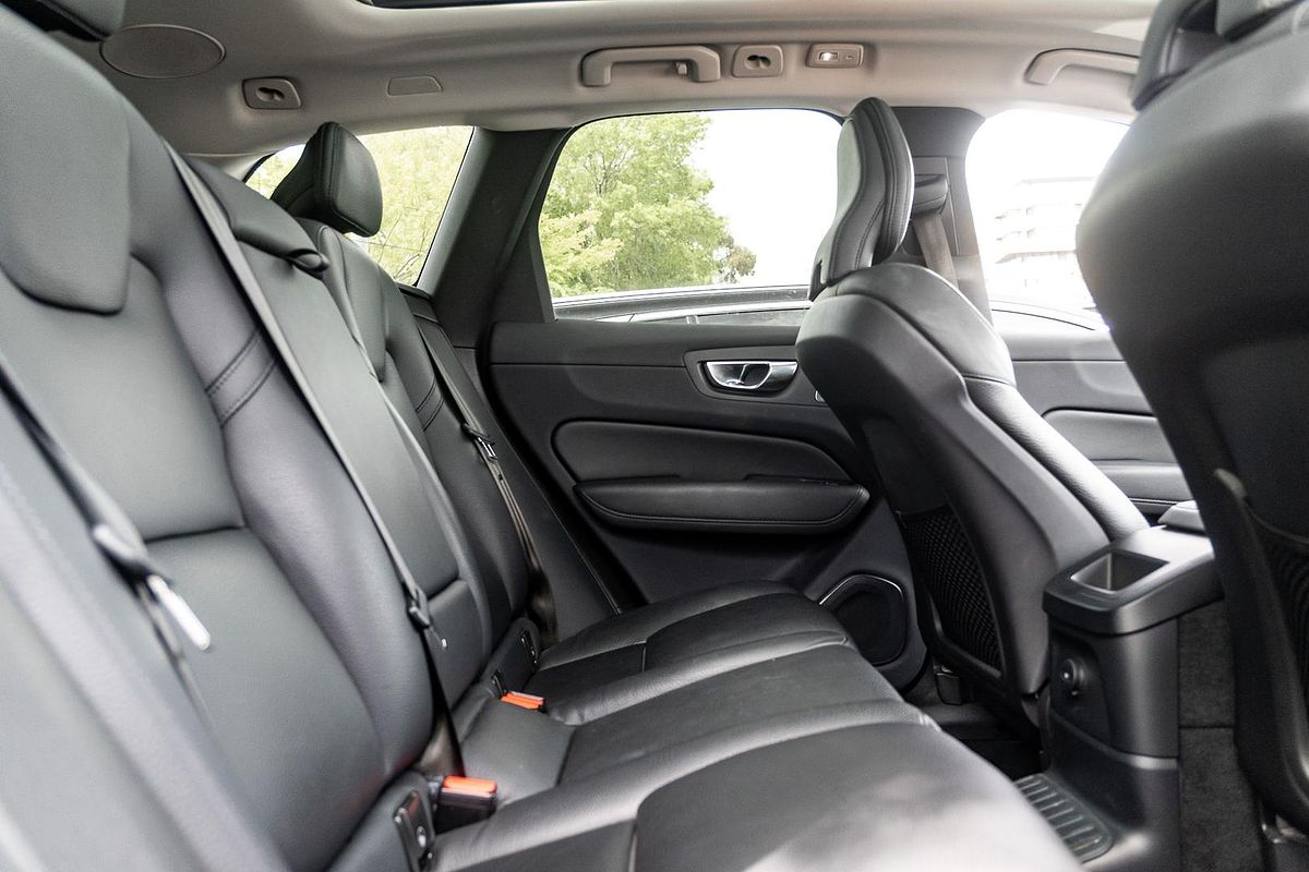 2022 Volvo XC60 Recharge Ultimate T8 Plug-In Hybrid