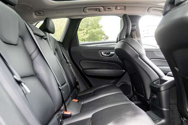 2022 Volvo XC60 Recharge Ultimate T8 Plug-In Hybrid