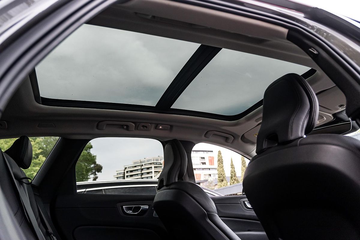 2022 Volvo XC60 Recharge Ultimate T8 Plug-In Hybrid