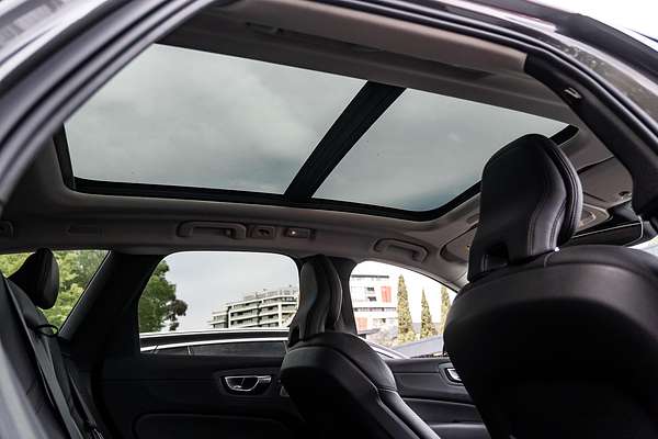 2022 Volvo XC60 Recharge Ultimate T8 Plug-In Hybrid