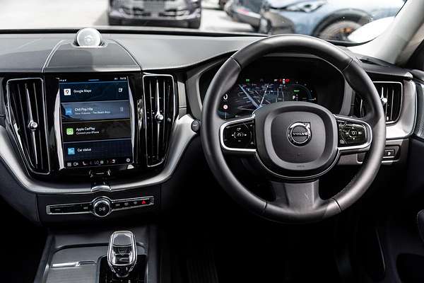 2022 Volvo XC60 Recharge Ultimate T8 Plug-In Hybrid