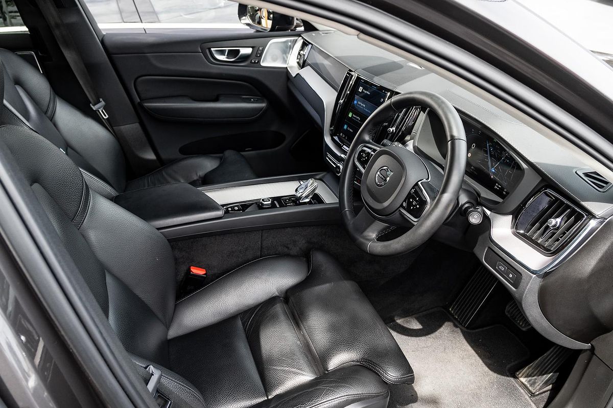 2022 Volvo XC60 Recharge Ultimate T8 Plug-In Hybrid