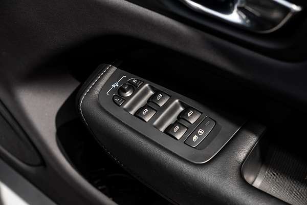 2022 Volvo XC60 Recharge Ultimate T8 Plug-In Hybrid