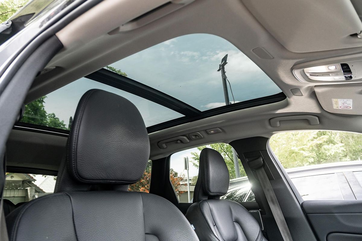 2022 Volvo XC60 Recharge Ultimate T8 Plug-In Hybrid