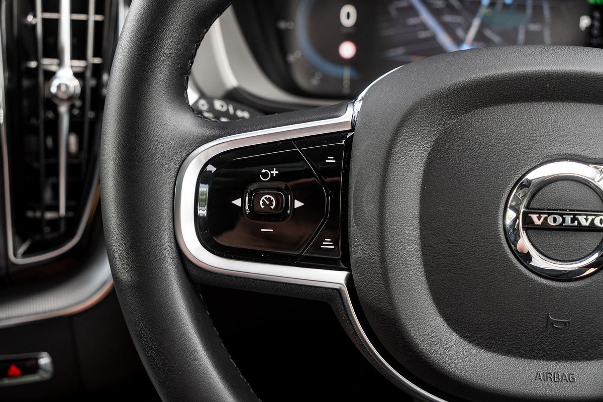 2022 Volvo XC60 Recharge Ultimate T8 Plug-In Hybrid