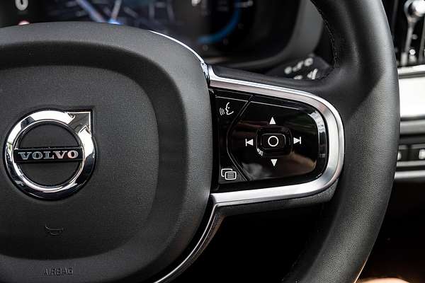 2022 Volvo XC60 Recharge Ultimate T8 Plug-In Hybrid