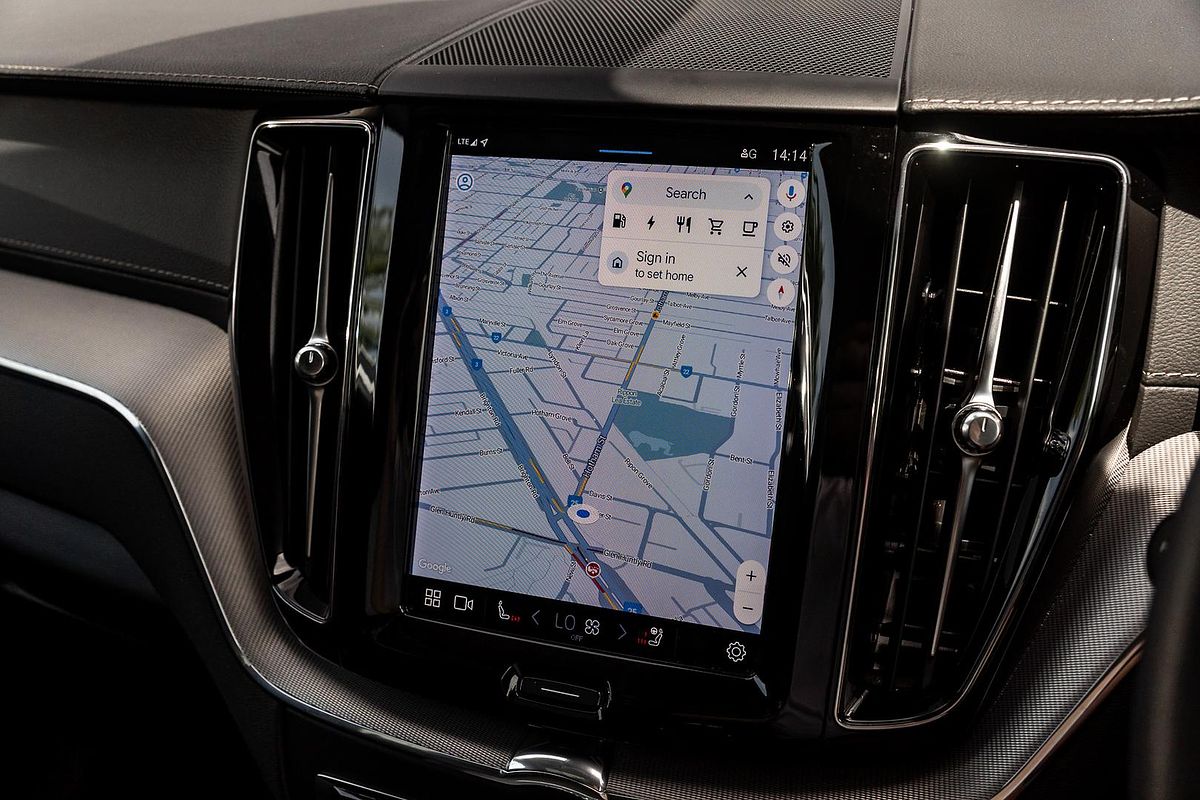 2022 Volvo XC60 Recharge Ultimate T8 Plug-In Hybrid