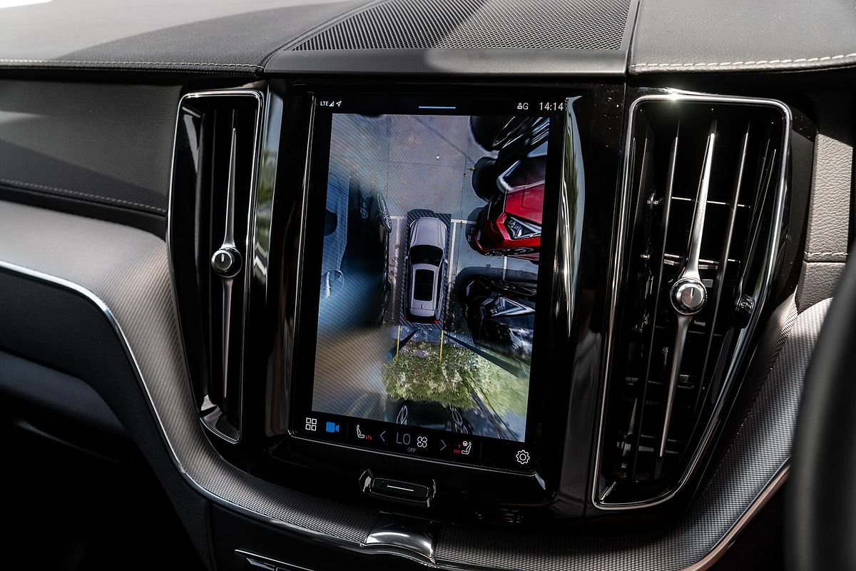 2022 Volvo XC60 Recharge Ultimate T8 Plug-In Hybrid