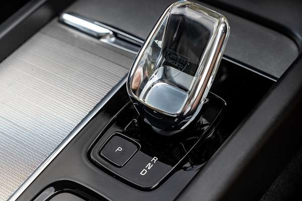 2022 Volvo XC60 Recharge Ultimate T8 Plug-In Hybrid