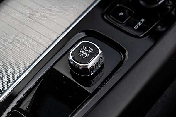 2022 Volvo XC60 Recharge Ultimate T8 Plug-In Hybrid