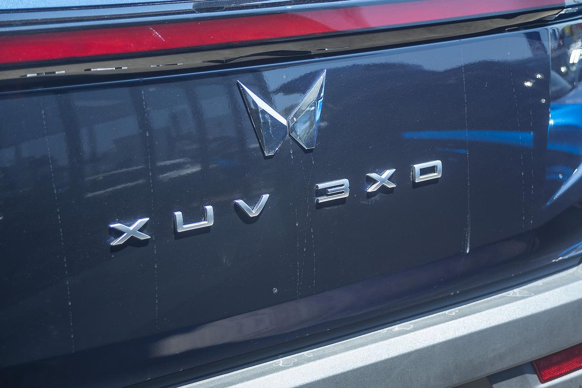 2025 Mahindra XUV3XO AX7L