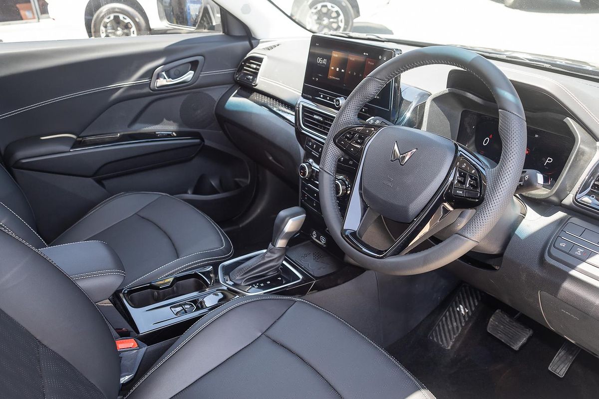 2025 Mahindra XUV3XO AX7L