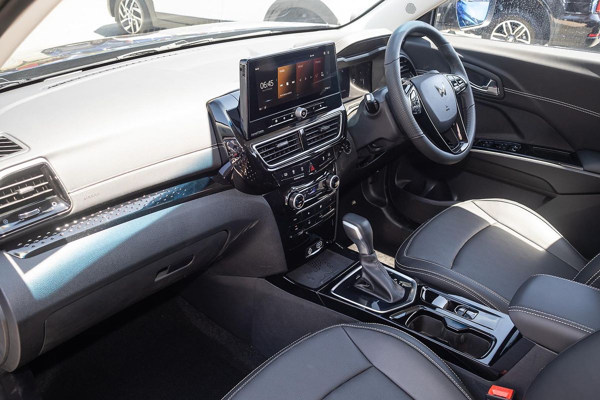 2025 Mahindra XUV3XO AX7L