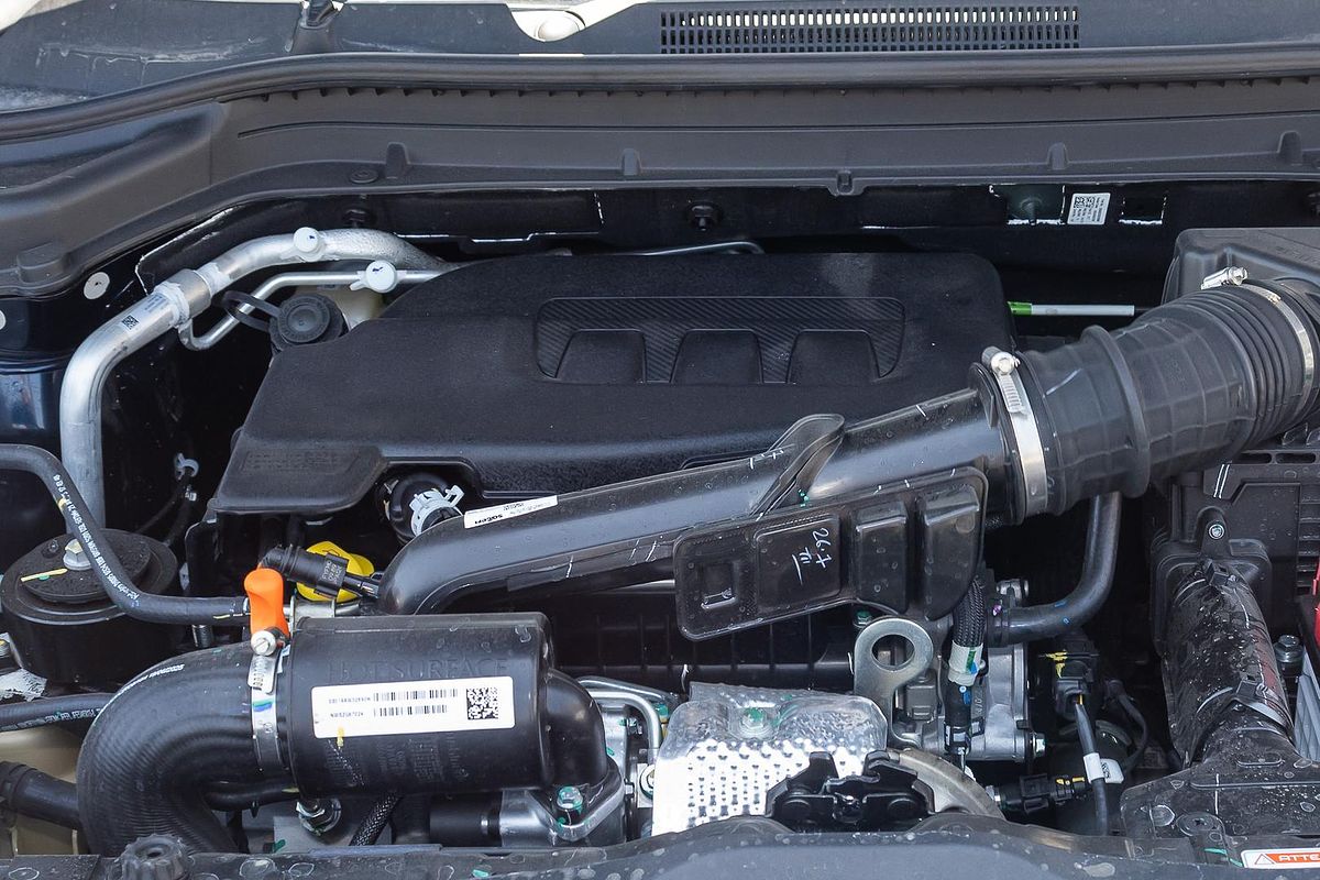 2025 Mahindra XUV3XO AX7L