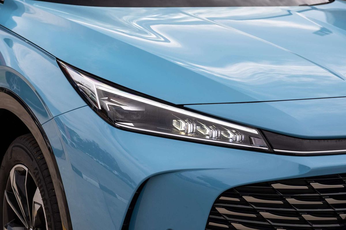 2025 MG HS Essence AS33