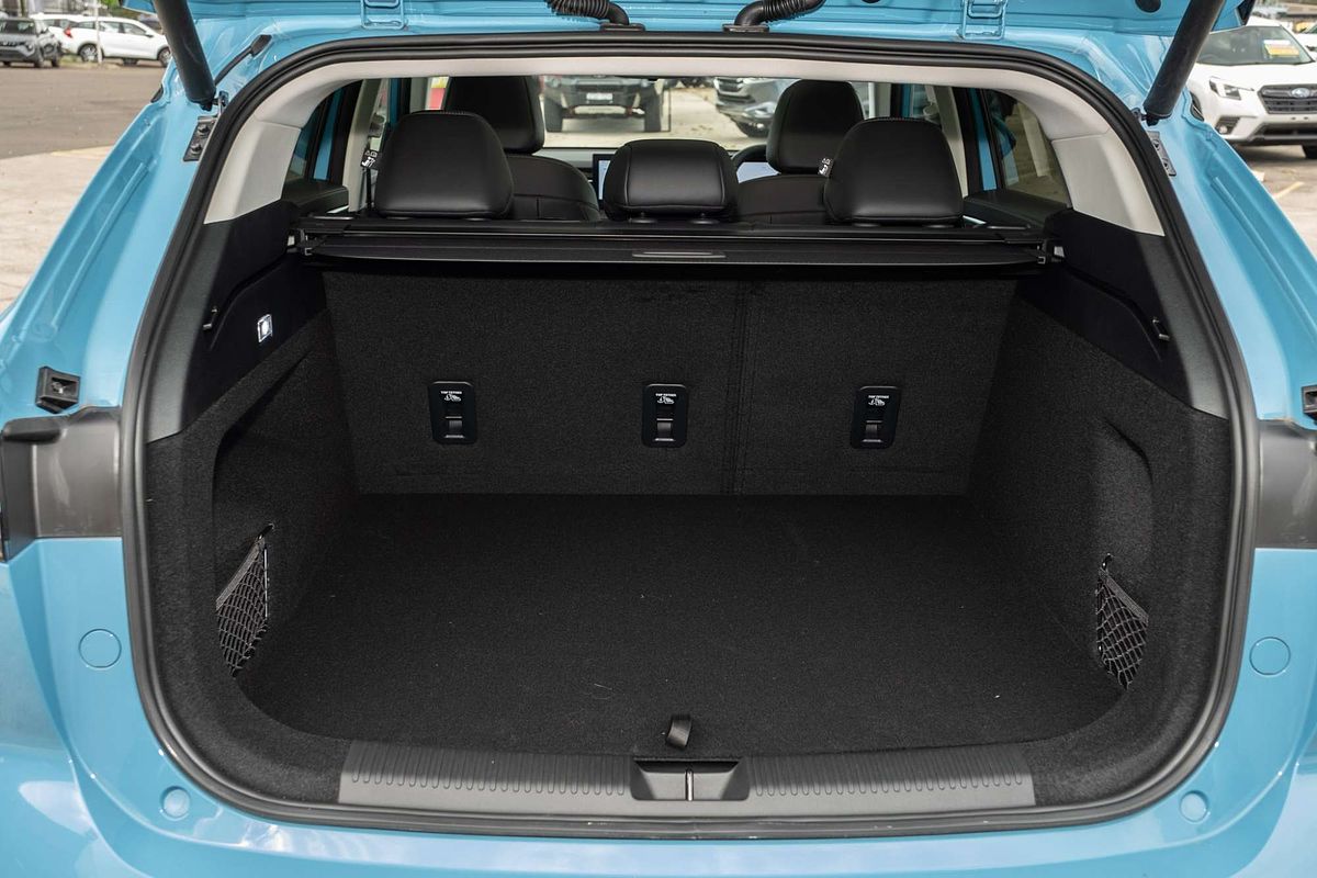 2025 MG HS Essence AS33