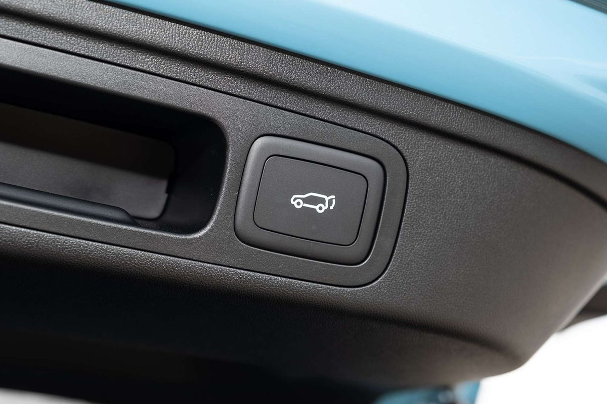 2025 MG HS Essence AS33