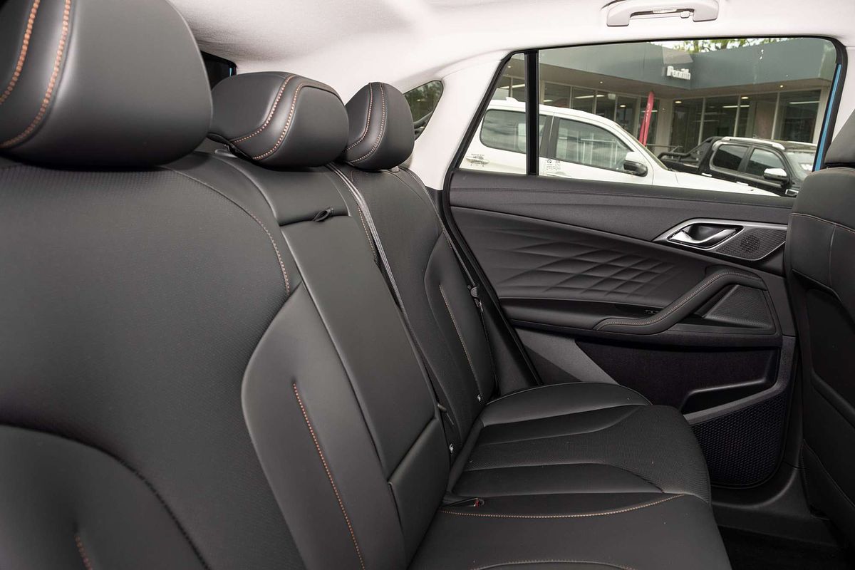 2025 MG HS Essence AS33