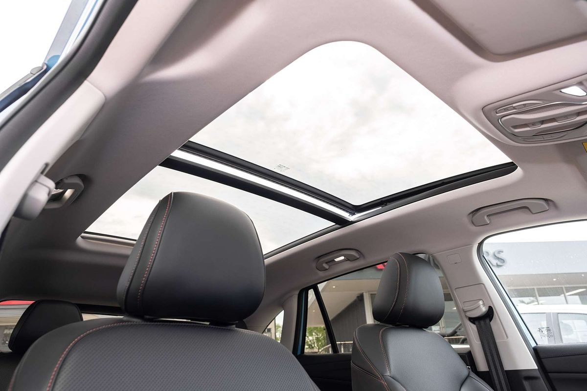 2025 MG HS Essence AS33