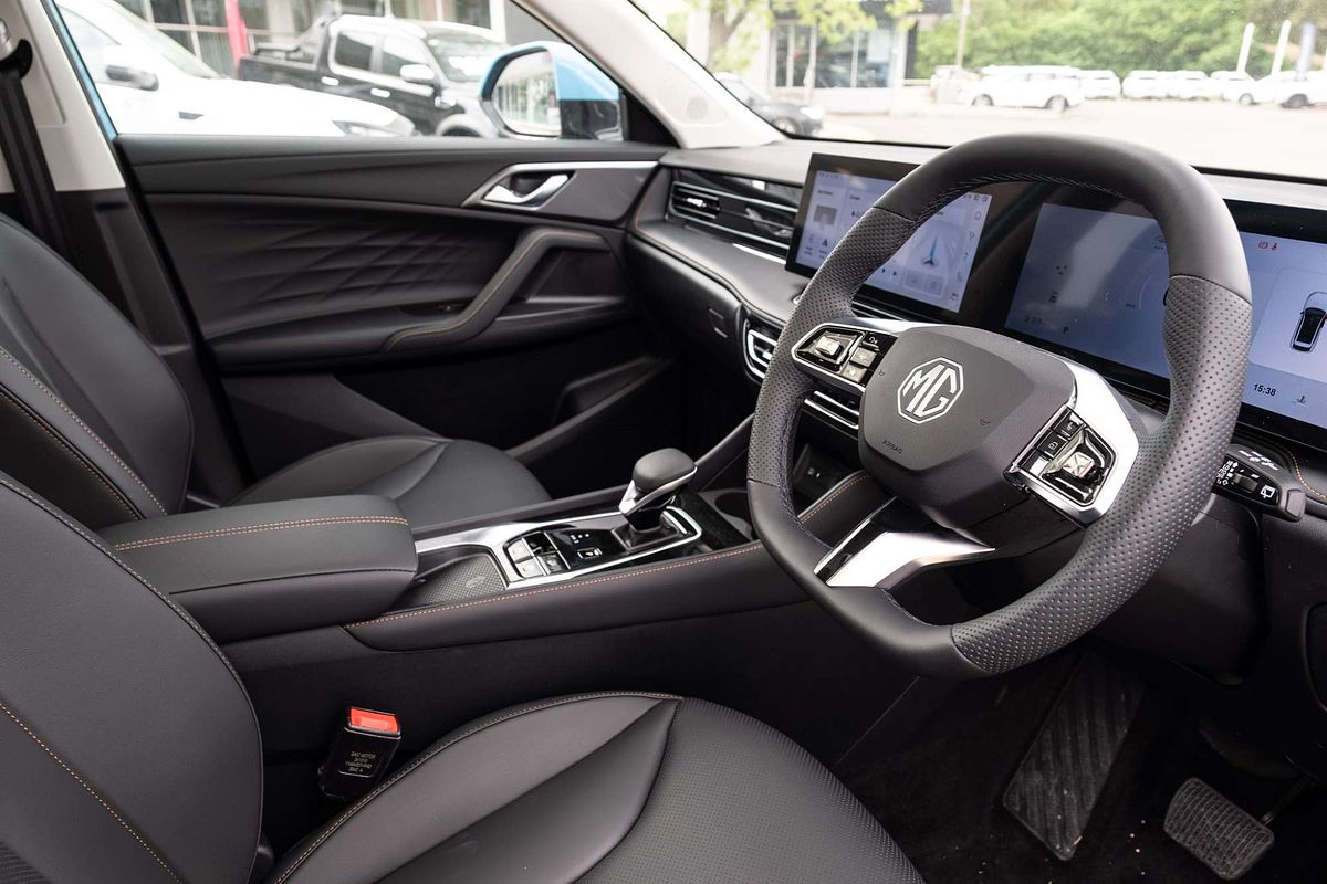 2025 MG HS Essence AS33