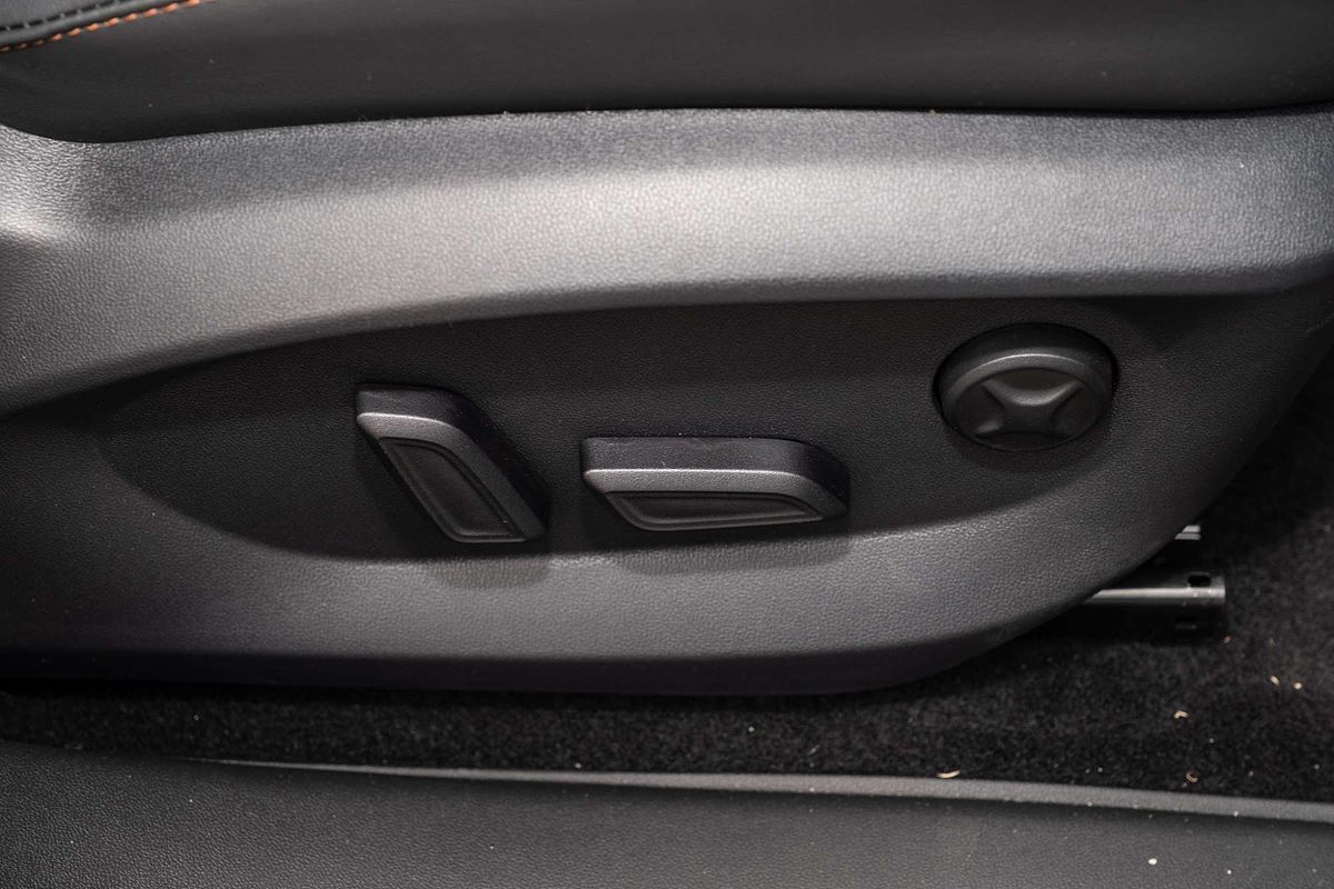 2025 MG HS Essence AS33