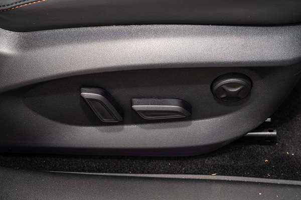 2025 MG HS Essence AS33