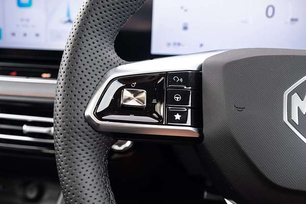 2025 MG HS Essence AS33