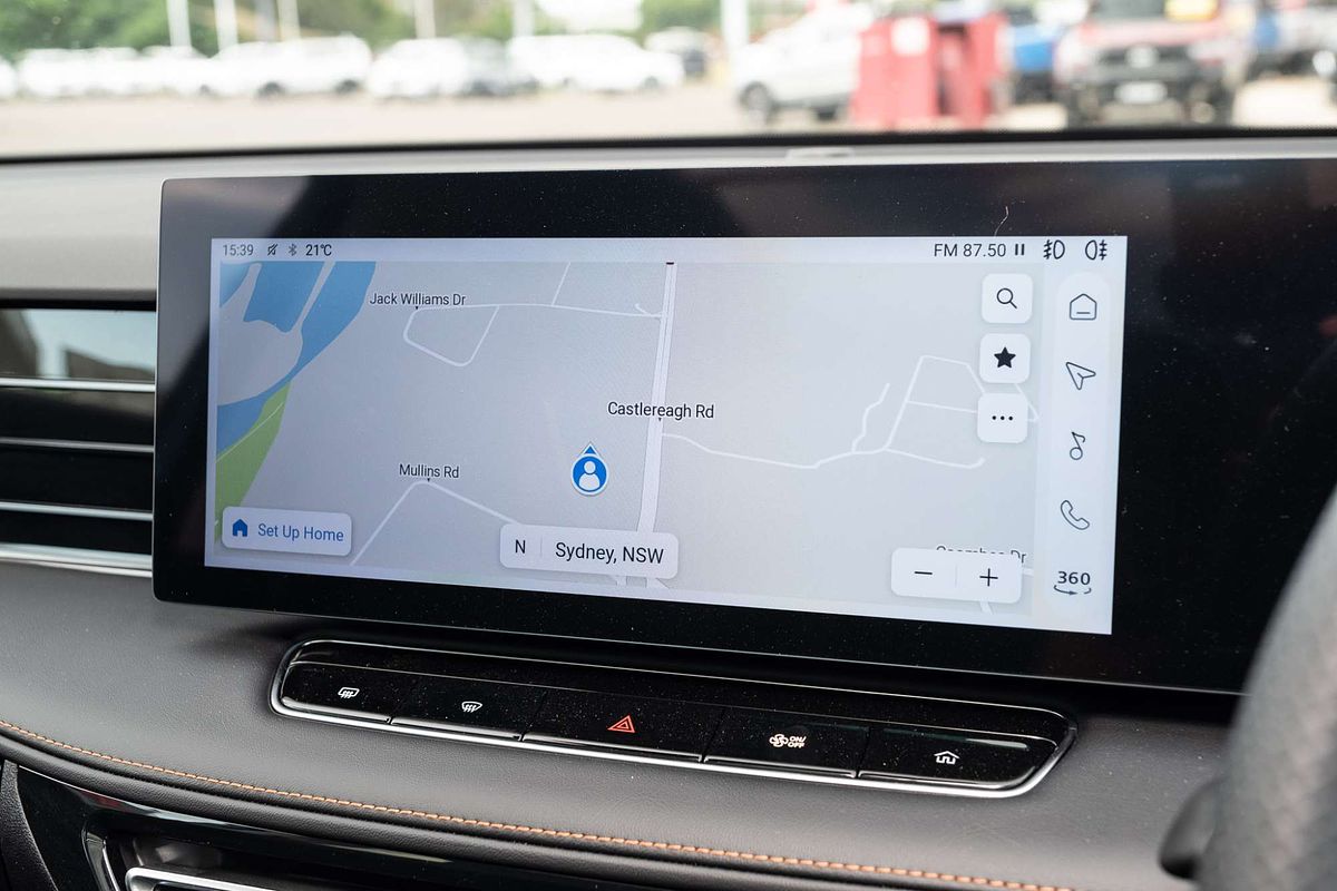 2025 MG HS Essence AS33