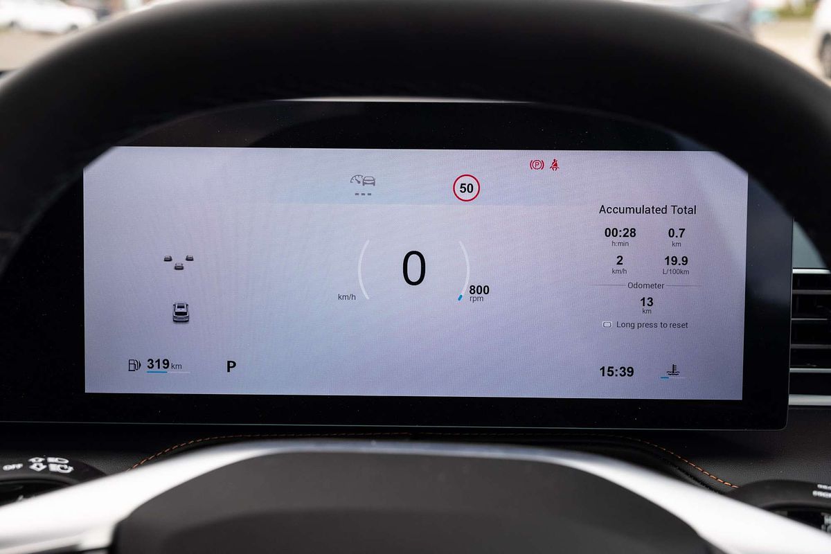 2025 MG HS Essence AS33