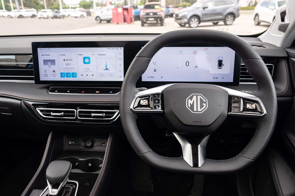 2025 MG HS Essence AS33