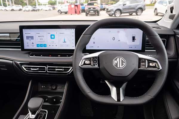 2025 MG HS Essence AS33