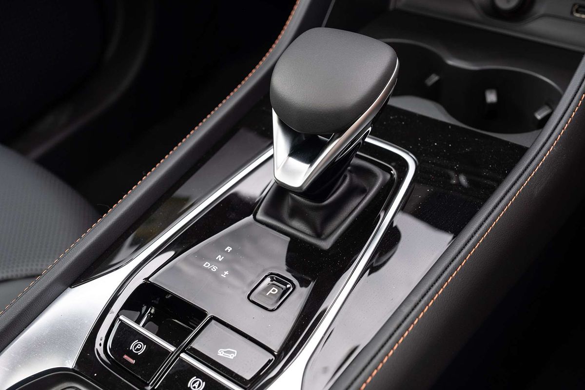 2025 MG HS Essence AS33