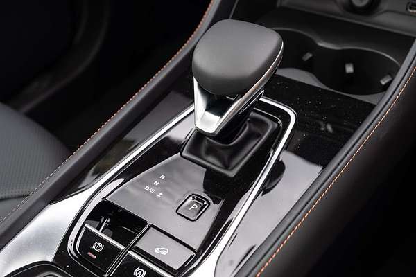 2025 MG HS Essence AS33