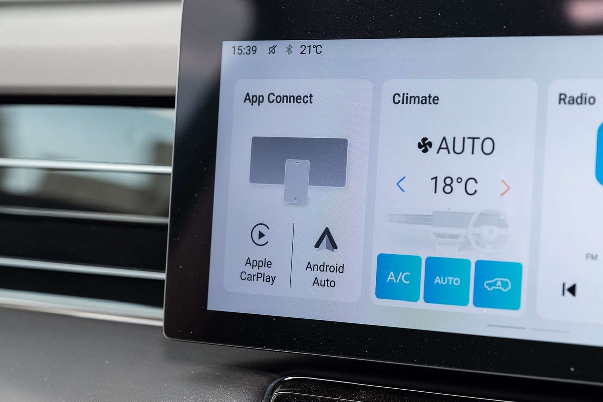 2025 MG HS Essence AS33