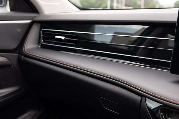 2025 MG HS Essence AS33