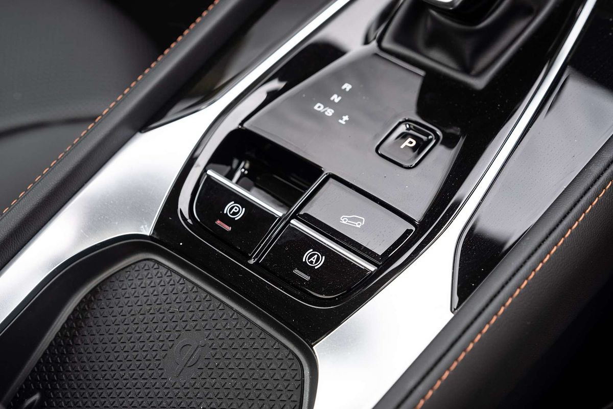 2025 MG HS Essence AS33