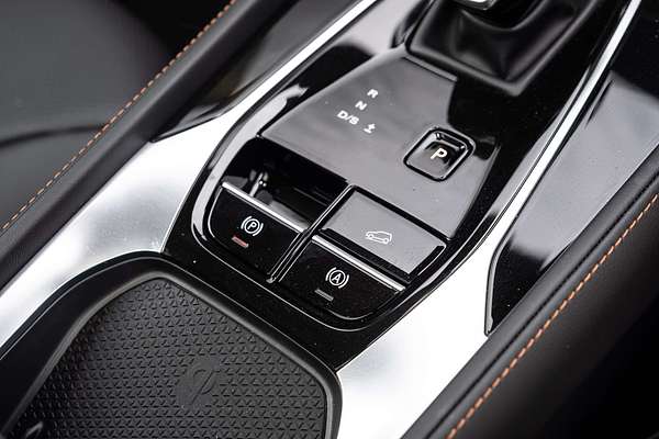 2025 MG HS Essence AS33