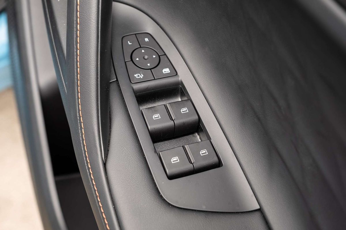 2025 MG HS Essence AS33