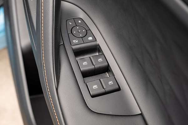 2025 MG HS Essence AS33