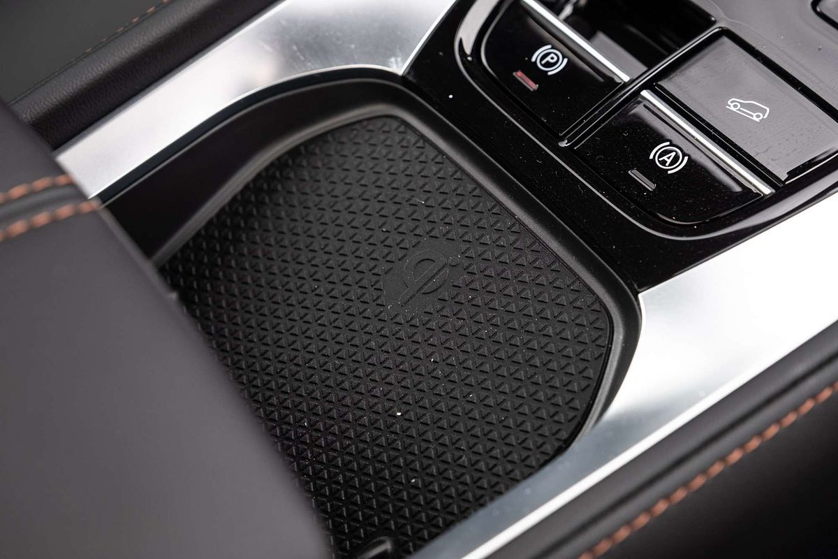 2025 MG HS Essence AS33