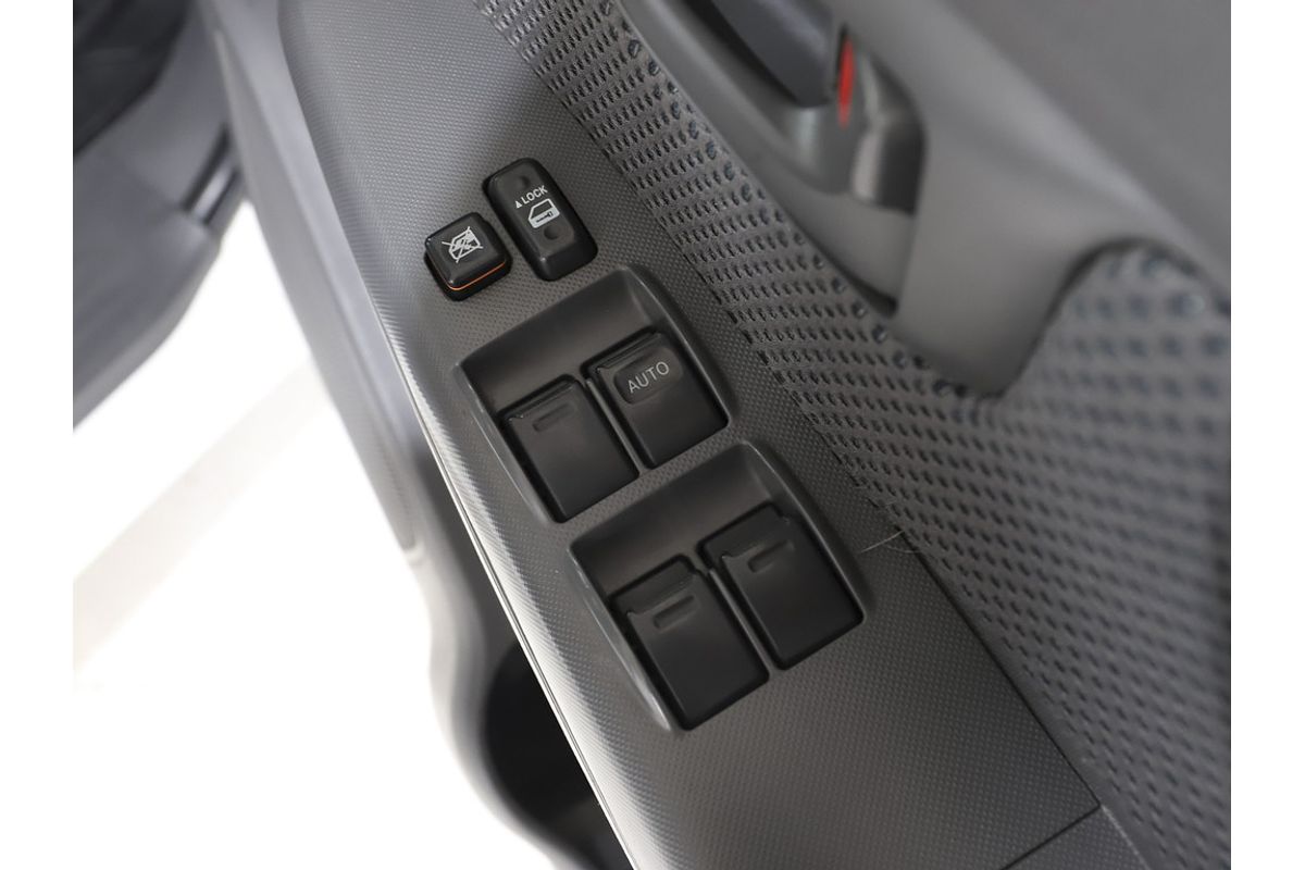 2013 Toyota Hilux SR GGN15R Rear Wheel Drive