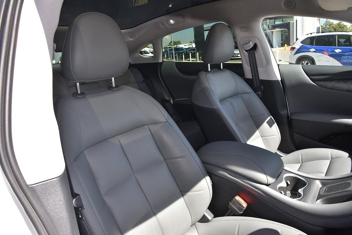 2025 MG IM5 Performance P12L