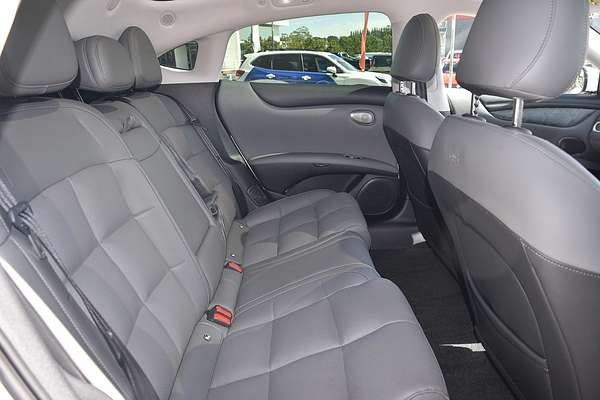 2025 MG IM5 Performance P12L