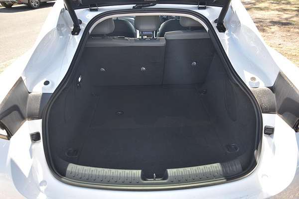 2025 MG IM5 Performance P12L