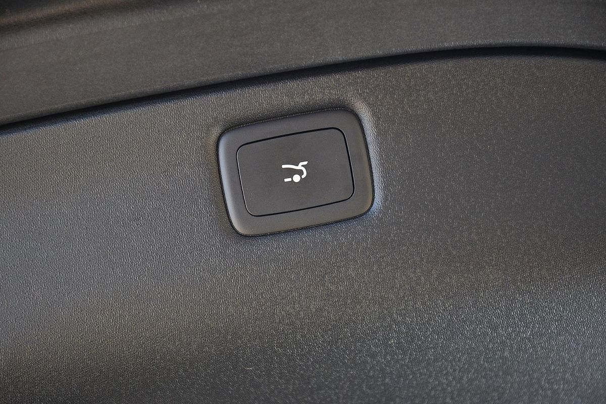 2025 MG IM5 Performance P12L