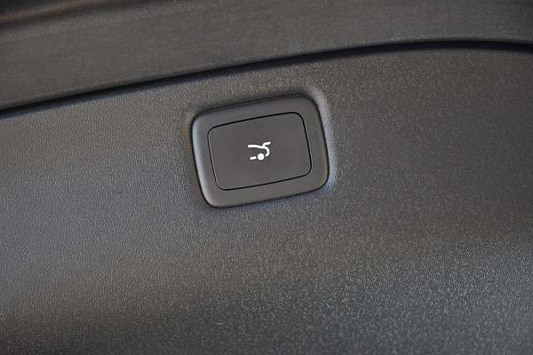 2025 MG IM5 Performance P12L