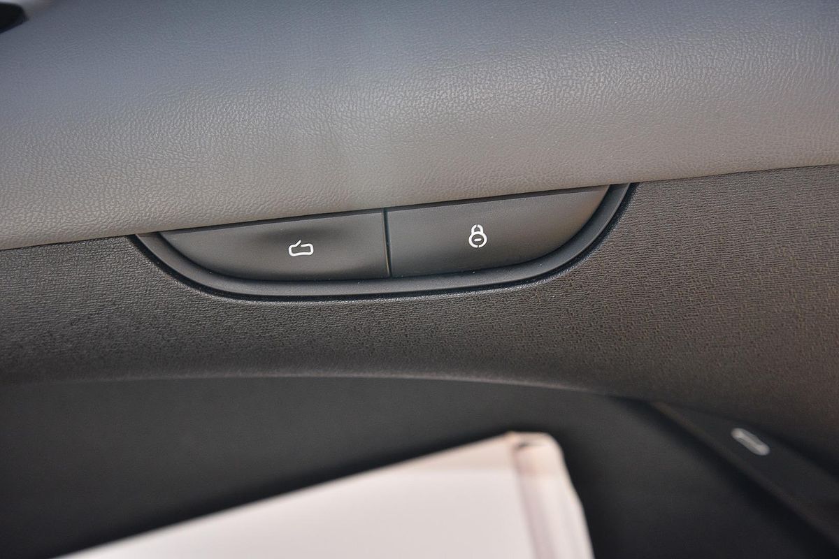 2025 MG IM5 Performance P12L