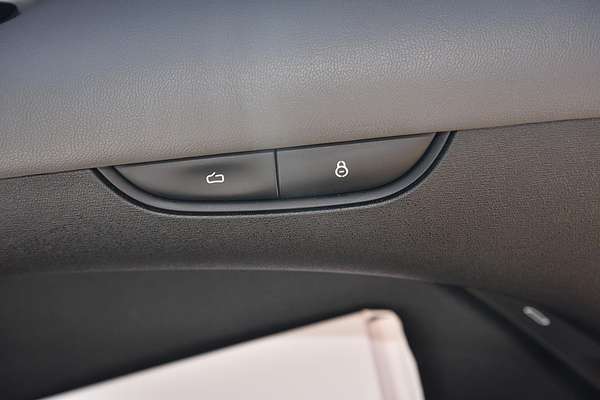 2025 MG IM5 Performance P12L